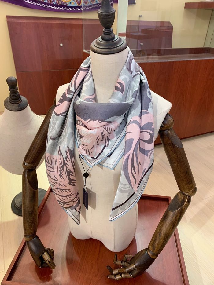 Louis Vuitton Scarf LVS00153